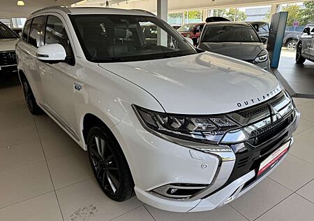 Mitsubishi Outlander 2.4 4WD Plug-In Hybrid Top