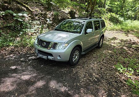 Nissan Pathfinder 2.5 dCi Aut. LE 4WD *scheckheftgepf.*
