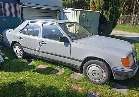 Mercedes-Benz E 200 200 D