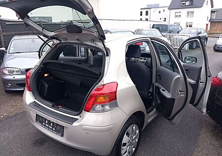 Toyota Yaris Sol*1Hand*Automatik*101PS*4Zylinder!!