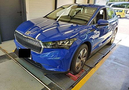 Skoda Enyaq 50 Suit NAvi 1. Hand Alu 19" 13'km