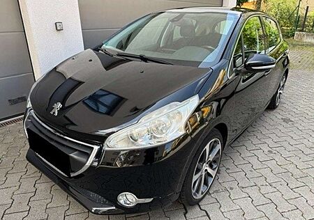 Peugeot 208 Allure 1.2 PureTech 110*Klima*Pano*Navi*LED*