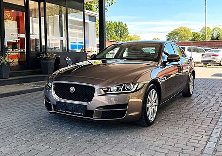 Jaguar XE Pure/Leder/Xenon/20T/Navi/2,0 Ltr./