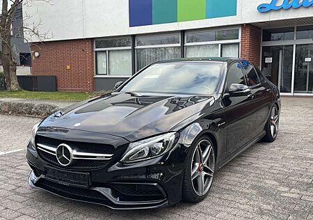 Mercedes-Benz C 63 AMG Speedshift 7G-MCT