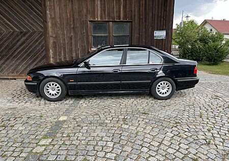 BMW 523i 523
