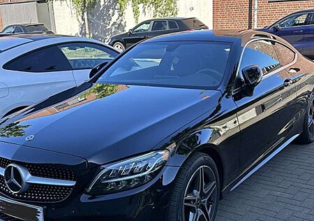 Mercedes-Benz C 180 9G-TRONIC / PANO / AMG Line