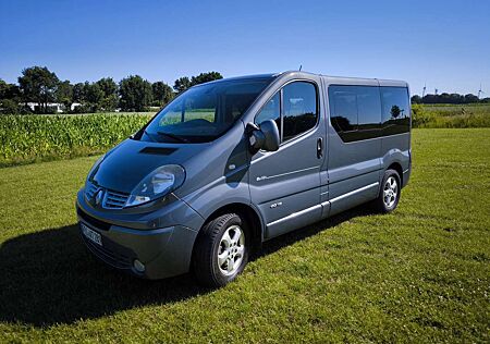 Renault Trafic Passenger Black Edition