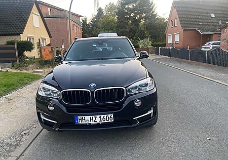 BMW X5 xDrive30d 7sitzer opysky dach 1 Hand