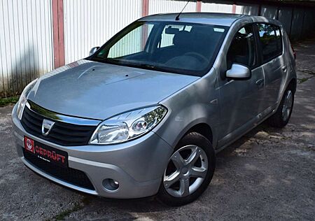 Dacia Sandero Laureate Klima 8-Fachbereift