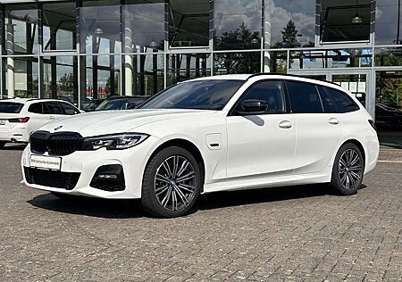 BMW 330 e xDrive M Sport / AHK schwenkbar / Head-Up