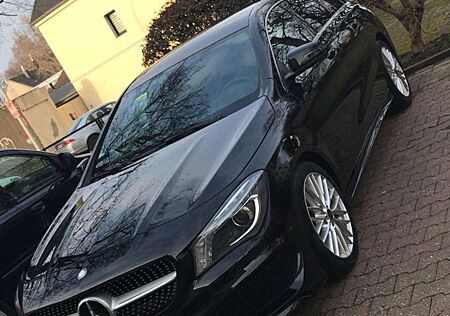 Mercedes-Benz CLA 180 Shooting Brake 7G-DCT AMG Line