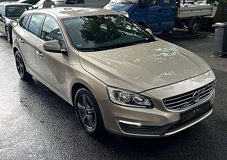 Volvo V60 Kombi Momentum~AUTOMATIK~EU6