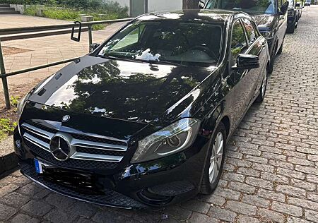 Mercedes-Benz A 200 (BlueEFFICIENCY) 7G-DCT