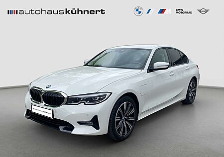 BMW 330 e xDrive iPerformance Sport Line SpurAss Navi RFK