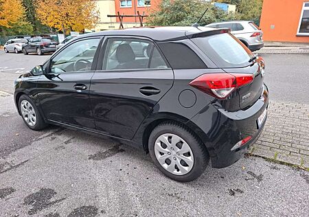 Hyundai i20 blue YES 1 HAND TÜV SCHECKHEFT