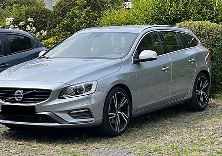 Volvo V60 #Kam#Aut.#Navi#Sound#R-Design#Ambiente#Xenon