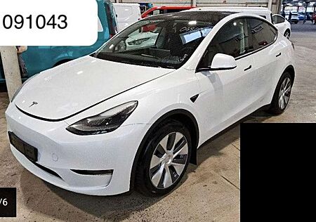 Tesla Model Y Long Range Dual AWD Autopilot 3 Panorama