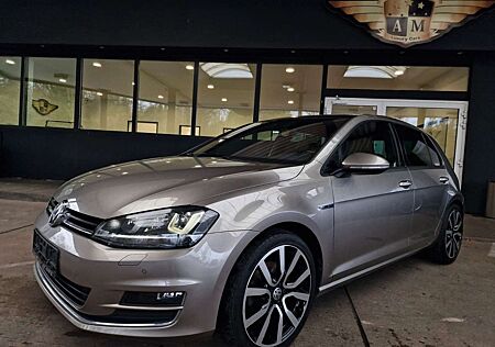 VW Golf Volkswagen VII Lim. Edition LEDER/DYN/Panorama/DAB/18"