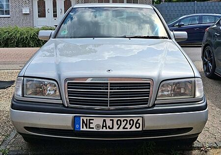 Mercedes-Benz 180 W202