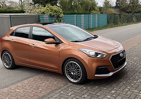 Hyundai i30 i30 Turbo (GDH) 1.6 T-GDI 186 PS Vollausstattung Pano, Navi, Xenon, Kamera, Keyless, Sitz- & Lenkradheizung