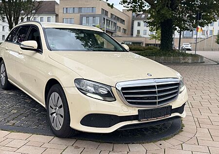 Mercedes-Benz E 200 T-Modell Das TAXI