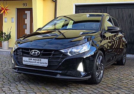 Hyundai i20 "Select"_Klima_Kamera_8 fach bereift...