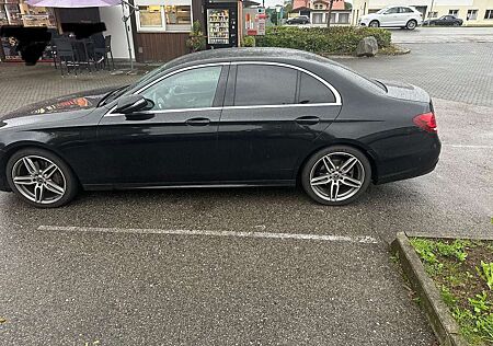 Mercedes-Benz E 200 (213.042)