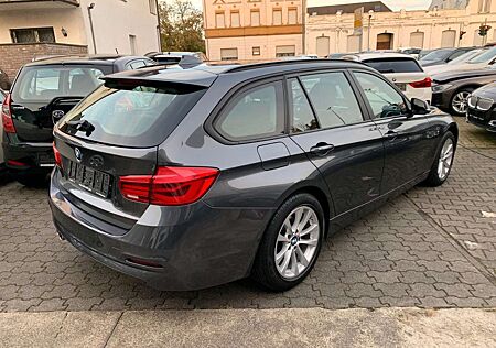 BMW 320 i Automatik Sport Lenkrad Panoramadach Navi