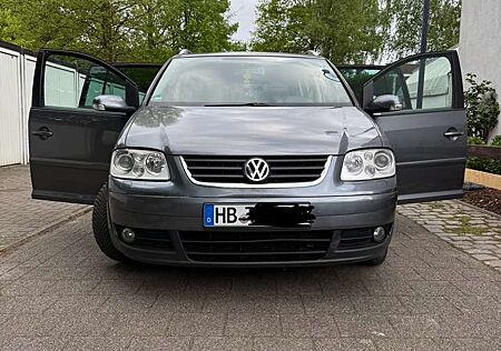 VW Touran Volkswagen Highline