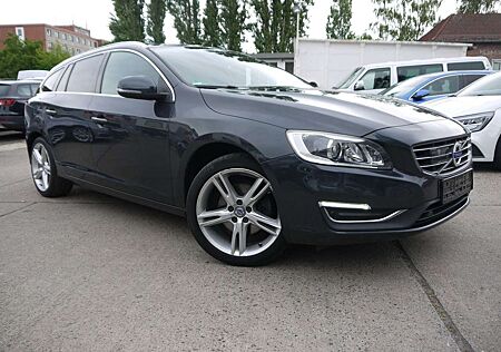 Volvo V60 Kombi Summum/Leder/Automatik/Kamera