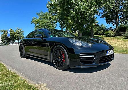 Porsche Panamera GTS PDK Schwarz/Schwarz Alcantara Sport