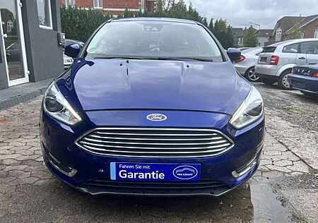 Ford Focus Titanium/2 Hand/PDC R-Kamera/6 Gang Zahnr.Neu