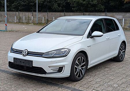 VW Golf Volkswagen e- OryxWhite/Leder/Wärmepumpe/AID/KeyLess