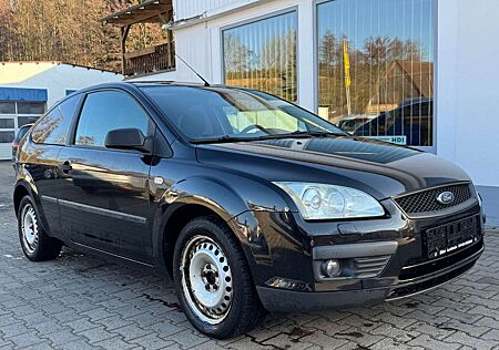 Ford Focus Fließheck 3-Türer 2.0 16V Trend
