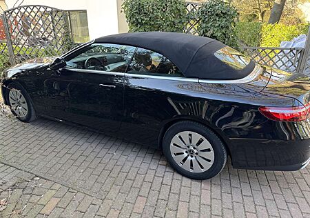 Mercedes-Benz E 200 (238.442)