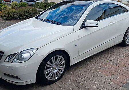 Mercedes-Benz E 200 E -Klasse Coupe CGI BlueEfficiency