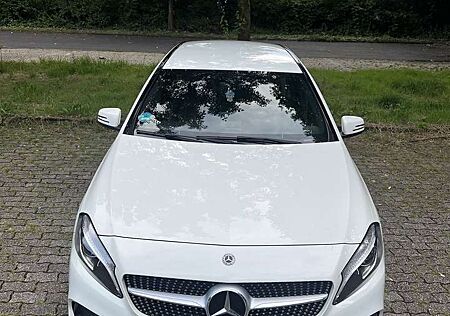 Mercedes-Benz A 180 7G-DCT AMG Line