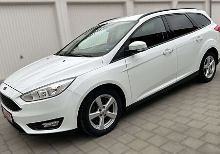 Ford Focus Turnier Business*AHK*Navi Sync*PDC*1 Hand*