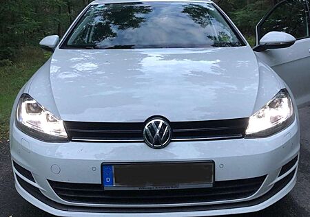 VW Golf Volkswagen 1.2 TSI BlueMotion AHK LED ALU 18 Zoll