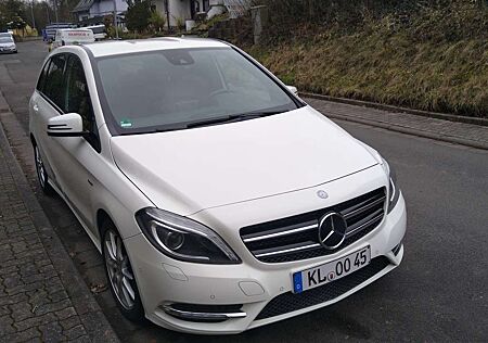 Mercedes-Benz B 200 BlueEFFICIENCY EDITION 1