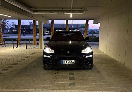 Porsche Cayenne Turbo (Austauschmotor 140kkm , PDCC)