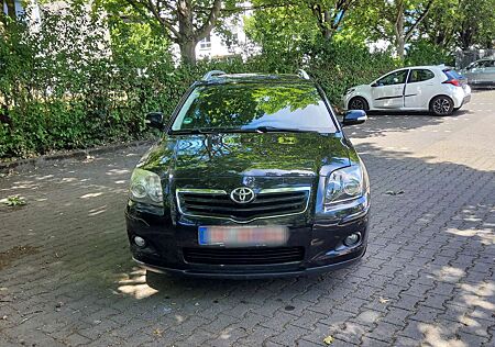 Toyota Avensis 2.0 D-4D Combi Team