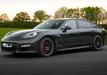 Porsche Panamera GTS PDK