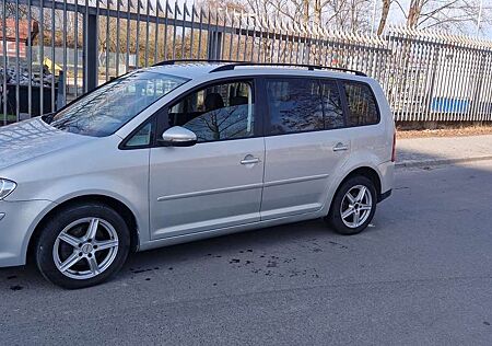 VW Touran Volkswagen TUV UND ASU NEU-TEC SEHR GUT