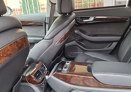 Audi A8 3.0 TDI DPF quattro tiptronic
