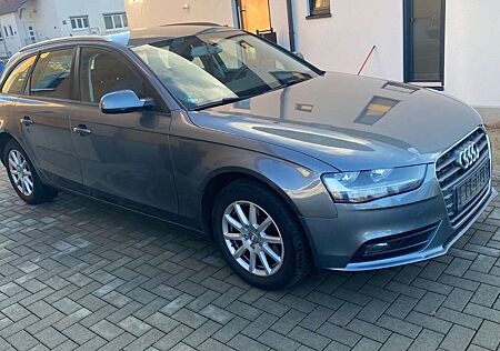 Audi A4 Avant 2.0 TDI Attraction Navi SHZ PDC Alu