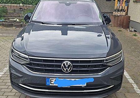 VW Tiguan Volkswagen Active