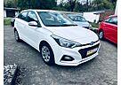 Hyundai i20 Select/8fach bereift/Bluetooth