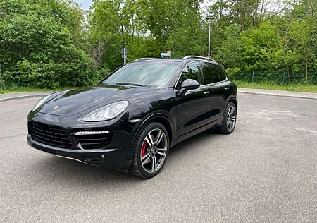 Porsche Cayenne Turbo + Approved bis 11/2025