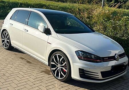 VW Golf GTI Volkswagen (BlueMotion Technology) DSG Performance